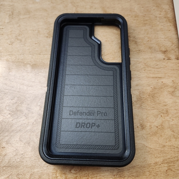 Otterbox Defender PRO Case w/Clip for Samsung Galaxy S22 (6.1") - Black - Picture 4 of 8